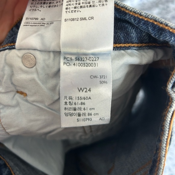 Levi’s Jean Shorts - Picture 2 of 3